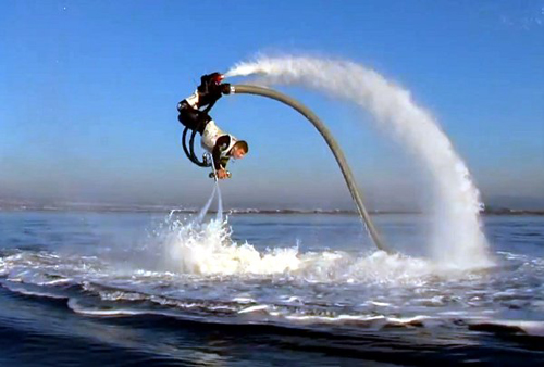 Trình diễn Flyboard như đàn cá heo đang bơi