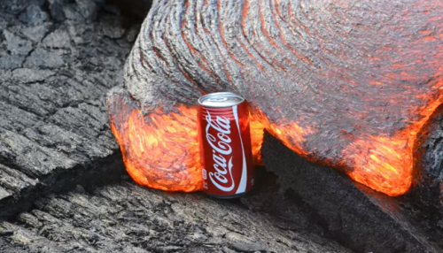 Chuyện gì xảy ra khi dung nham núi lửa \"nuốt chửng\" lon cocacola?