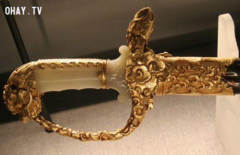 Bí ẩn triều đại Nguyễn