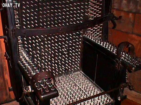 25 kiểu tra tấn tàn bạo nhất lich sử - Phần 2