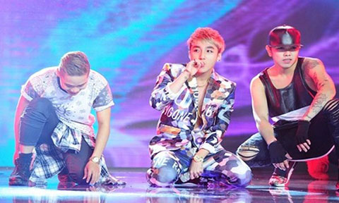 Sơn Tùng MTP bị \"dìm\" ở The Remix đến bật khóc