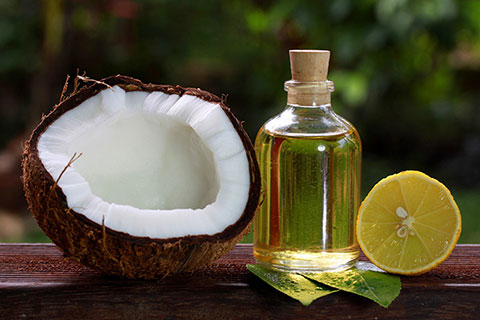 Tân trang nhan sắc bằng dầu dừa