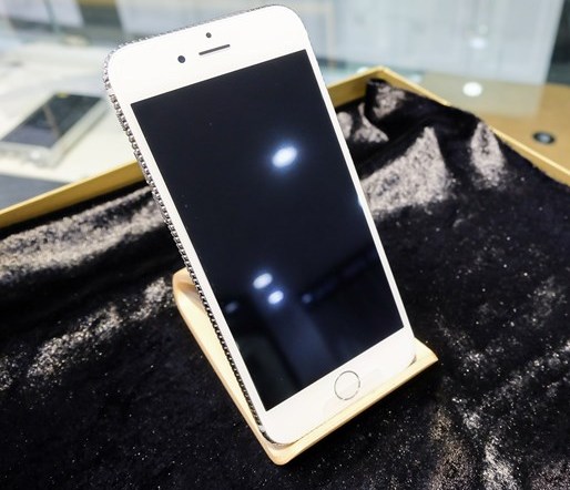 Cận cảnh iPhone 6 đính kim cương trị giá 145 triệu
