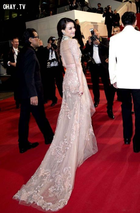 Điểm lại những bộ đầm lộng lẫy nhất trên thảm đỏ Cannes 68