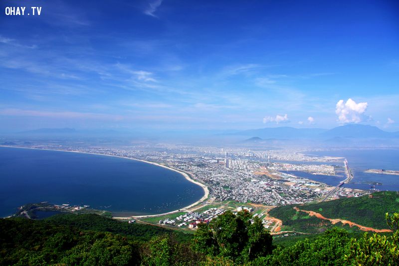 Đà Nẵng nhìn từ cao, thành phố có những bãi biển xanh trải dài tuyệt đẹp