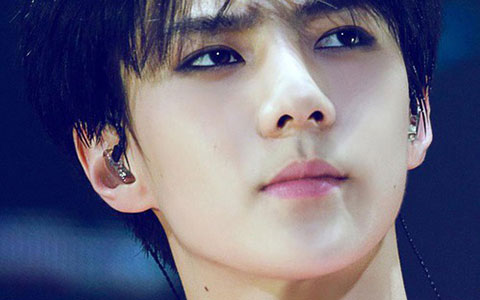 Sehun (EXO) là sao Hàn duy nhất thành công thách thức “vòng tay chạm rốn” của Trung Quốc?