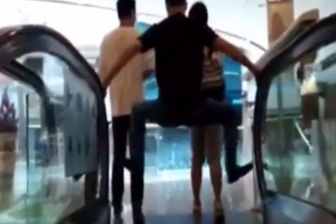 Trung Quốc gặp ác mộng thang máy, thêm một cô gái bị kép đứt đầu