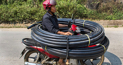 Báo Anh đăng những hình ảnh về giao thông chỉ có ở Việt Nam