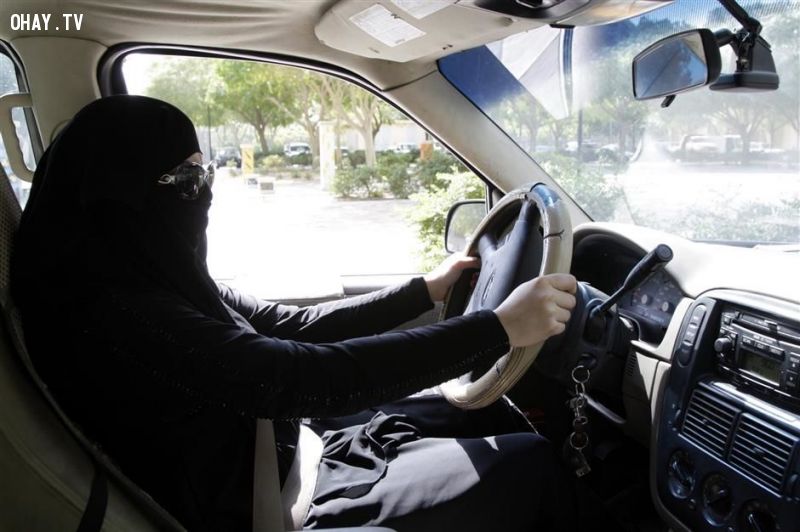 Phụ nữ Ả rập Xê - út không được lái xe