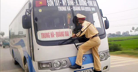 12 bài học cuộc sống người nước ngoài rút ra từ việc sang đường ở Việt Nam