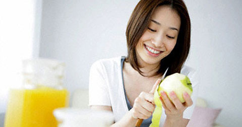 Cách ăn trái cây \"tố cáo\" tính cách con người bạn