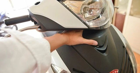 Mở cốp xe SH bằng tay trong 3 giây, không cần dụng cụ