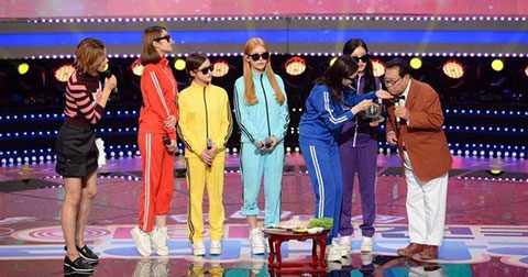 T-ARA biến thành \"Siêu nhân\" trong chương trình.\'KBS Chuseok Special Nationwide Idol Singing Contest\'.