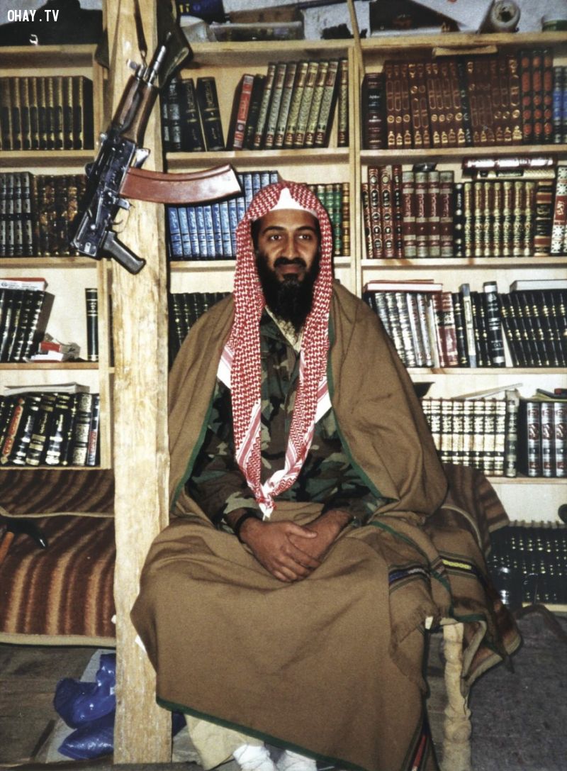 Osama bin laden, bin laden reading book, which book bin laden read, bin laden đọc sách gì