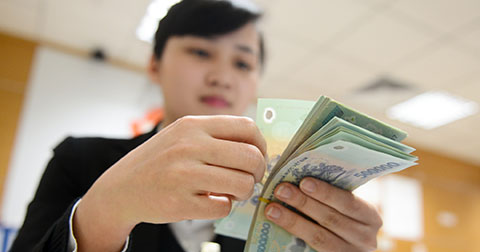 Nhân viên ngân hàng hay máy điếm tiền di động?!