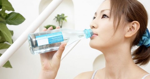 Bí quyết giữ eo cho những bạn 'không kiềm chế được cảm xúc' trong bữa ăn