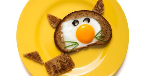 Sáng tạo với quả trứng và bánh mì: Đảm bảo con bạn sẽ chẳng còn lười ăn