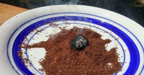 Nhà bạn có quá nhiều muỗi? Hãy thử đốt một tí cà phê, bạn sẽ bất ngờ đấy!