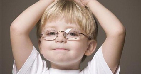 Trẻ bị cận thị có nhất thiết phải đeo kính?