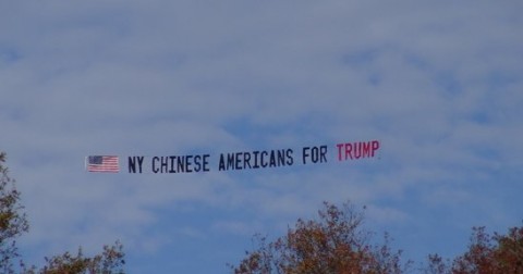 Người Mỹ gốc Hoa ở New York treo băng rôn ủng hộ Donald Trump
