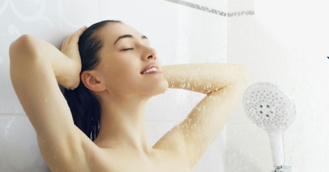Nên tắm vào buổi sáng hay tối?