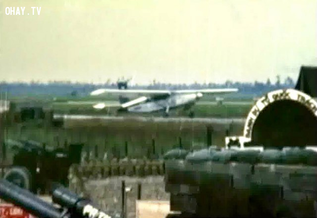 Trúc Giang Airfield (Sân bay Sơn Đông )1968 - máy bay trinh sát L19 cất cánh trên đường băng nhôm Trúc Giang Airfield (Sân bay Sơn Đông )1968 - máy bay trinh sát L19 cất cánh trên đường băng nhôm,Bến Tre xưa,Xứ dừa,hình xưa,ảnh cổ,ảnh lịch sử