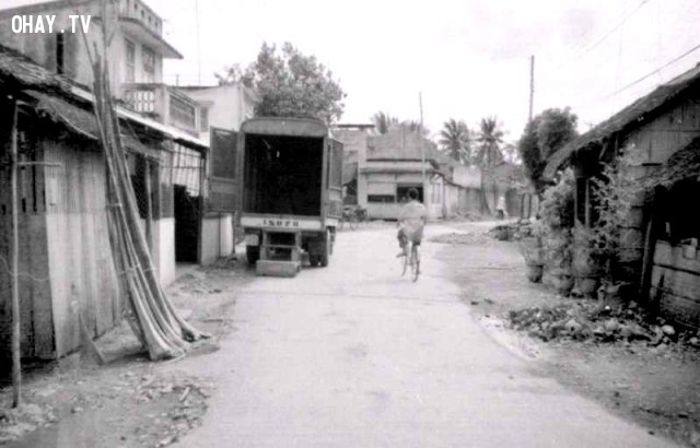 Qua cua quẹo này sẽ tới bến phà, trước mặt là nhà máy xay xát, 1990 Qua cua quẹo này sẽ tới bến phà, trước mặt là nhà máy xay xát, 1990,Bến Tre xưa,Xứ dừa,hình xưa,ảnh cổ,ảnh lịch sử