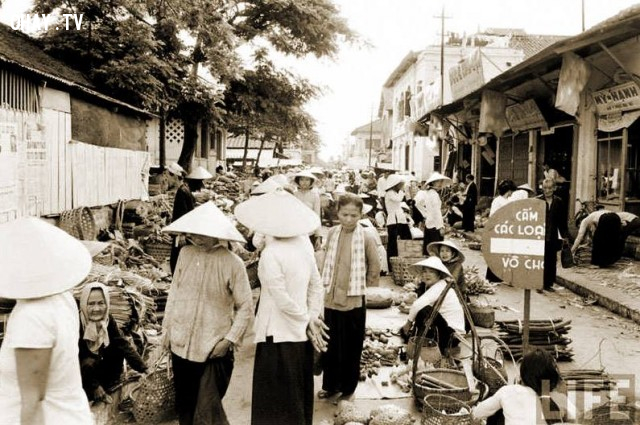 Chợ Trúc Giang - Khu hàng chuối, đầu đường Lê Lai nhìn vào, năm 1967 Chợ Trúc Giang - Khu hàng chuối, đầu đường Lê Lai nhìn vào, năm 1967,Bến Tre xưa,Xứ dừa,hình xưa,ảnh cổ,ảnh lịch sử