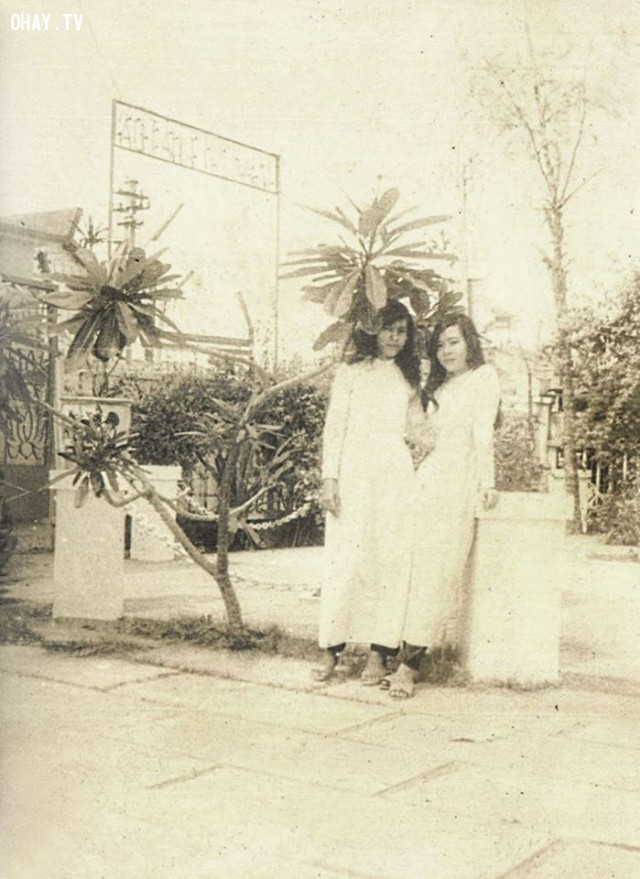 Nữ sinh trường Bồ Đề trước sân chùa Viên Minh khoảng 1960,Bến Tre xưa,Xứ dừa,hình xưa,ảnh cổ,ảnh lịch sử