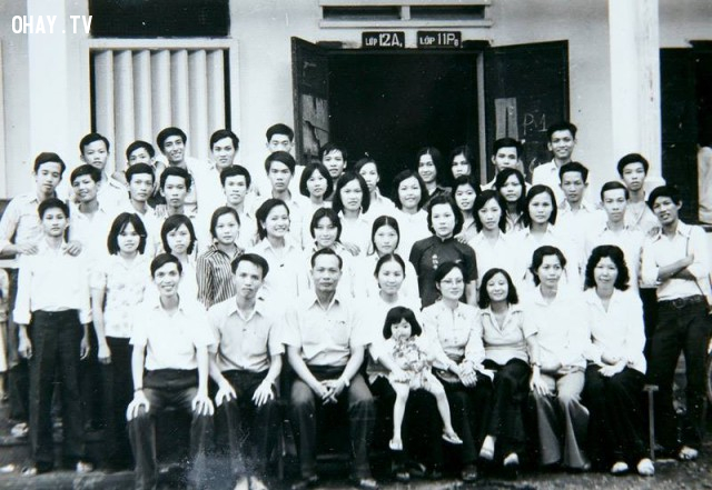 Hình thầy cô và học sinh lớp 12A1 trường Nguyễn Đình Chiểu niên khóa 82-83 - chụp ngày 20/11/1982 Hình thầy cô và học sinh lớp 12A1 trường Nguyễn Đình Chiểu niên khóa 82-83 - chụp ngày 20/11/1982,Bến Tre xưa,Xứ dừa,hình xưa,ảnh cổ,ảnh lịch sử