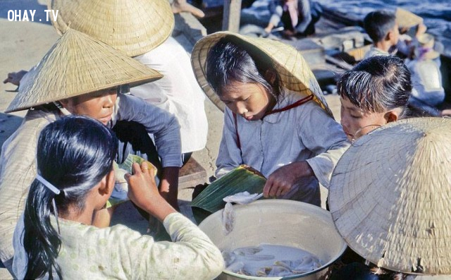 Khu chợ chồm hổm cặp bờ sông 1969 Khu chợ chồm hổm cặp bờ sông 1969,Bến Tre xưa,Xứ dừa,hình xưa,ảnh cổ,ảnh lịch sử