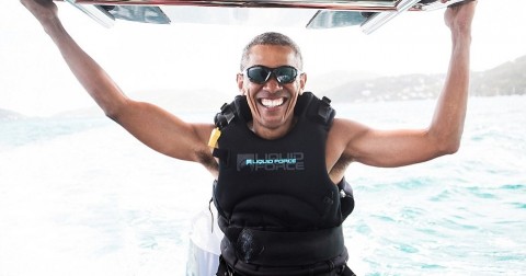 Obama vui vẻ tập lướt sóng cùng tỷ phú Richard Branson sau khi về hưu