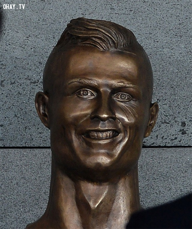 Bức tượng mới của Cristiano Ronaldo: Chiêm ngưỡng bức tượng mới của cầu thủ Cristiano Ronaldo được khắc họa với độ chân thực cao và sự trau chuốt tuyệt vời. Đây là một tác phẩm nghệ thuật đầy ấn tượng sẽ khiến bạn phải trầm trồ thán phục!