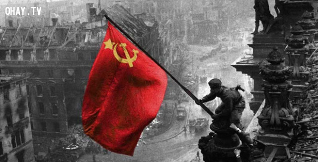 Lá cờ chiến thắng đã trở thành biểu tượng của sự khởi đầu và hy vọng cho dân tộc. Nhìn vào chiếc lá cờ này, ta được chứng kiến sự chiến thắng và lòng dũng cảm của người Việt. Hãy xem những tấm hình này để cảm nhận niềm tự hào về quê hương.