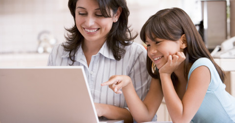 Những việc bố mẹ có thể làm để giữ con luôn an toàn khi online