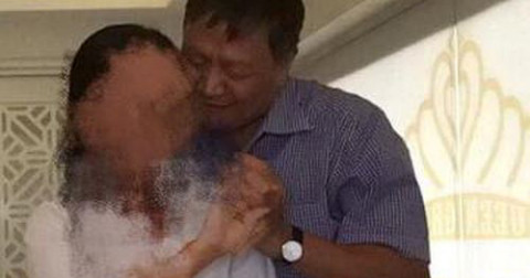 Sự thật bức ảnh Hiệu trưởng ĐH Ngân hàng Lý Hoàng Ánh tình tứ với học viên cao học