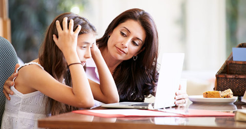Nếu không biết cúi mình lắng nghe thì con trẻ mãi mãi không thể trưởng thành