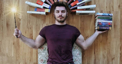 Ngàn lẻ một cách selfie với sách
