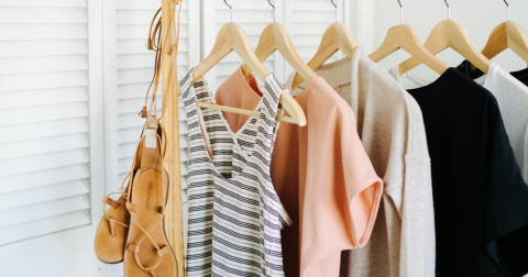 Hãy Giải Phóng Bản Thân Với Tủ Đồ Mười Món