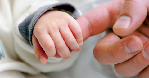 Ai đang chuẩn bị hoặc sắp làm mẹ thì hãy thử suy nghĩ về việc có nên lưu trữ ' tế bào gốc cuống rốn' hay không.