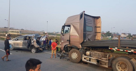 Lái xe Container đâm vào xe đang lùi trên cao tốc đi tù 6 năm có oan không?