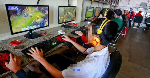 Ai cũng từng có một thời thời chênh vênh cùng quán net