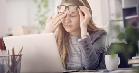 4 thói quen đơn giản giúp bạn khắc phục hiệu quả chứng khô mắt