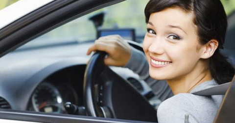 10 điều tuyệt đối không làm khi đang lái xe