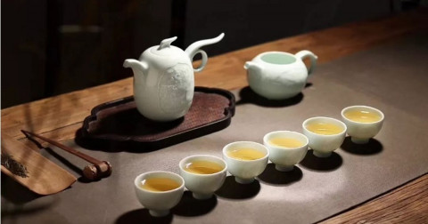 Sự khác biệt giữa tách trà phương đông và phương tây