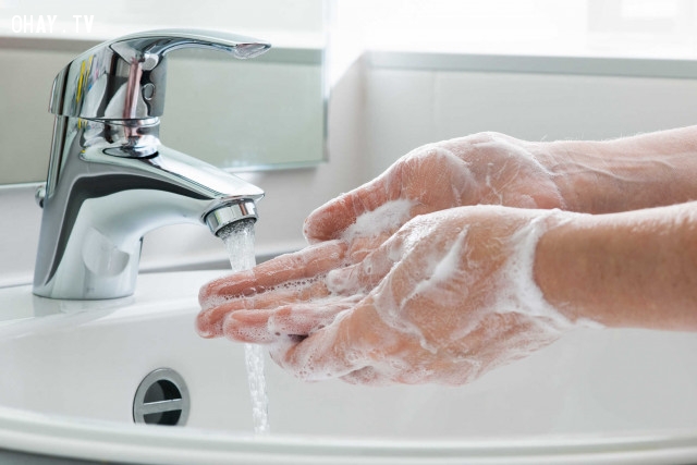 Rửa tay thường xuyên bằng xà phòng Rửa tay thường xuyên bằng xà phòng,