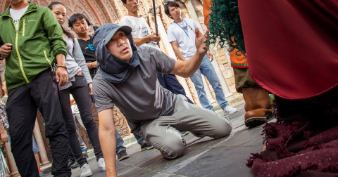 Đã mang lấy nghiệp vào thân, thì đừng có trách trời gần trời xa