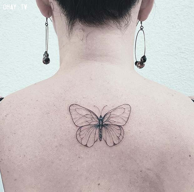 Dịu dàng nữ tính với hình xăm bướm ở cổ tay  ALONGWALKER