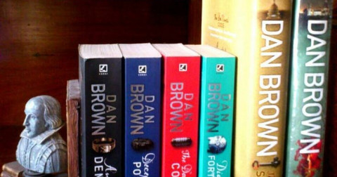 Top 5 lý do bạn nên đọc tiểu thuyết của Dan Brown